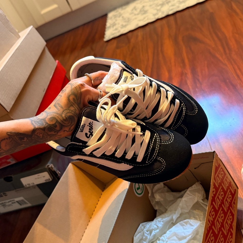 Black and White Low-Top Sneakers - Picture 7 of 8